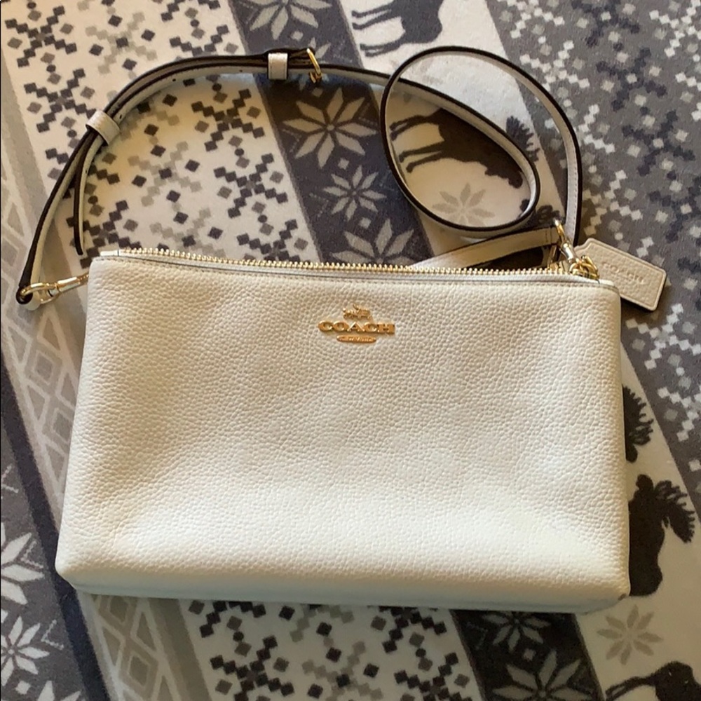 White COACH crossbody 😻